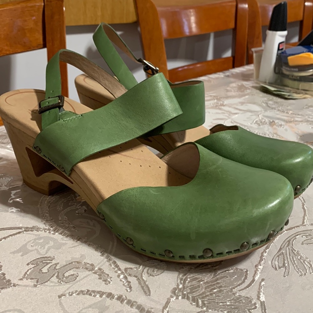 Dansko Thea Green Slingback Clog Size 40